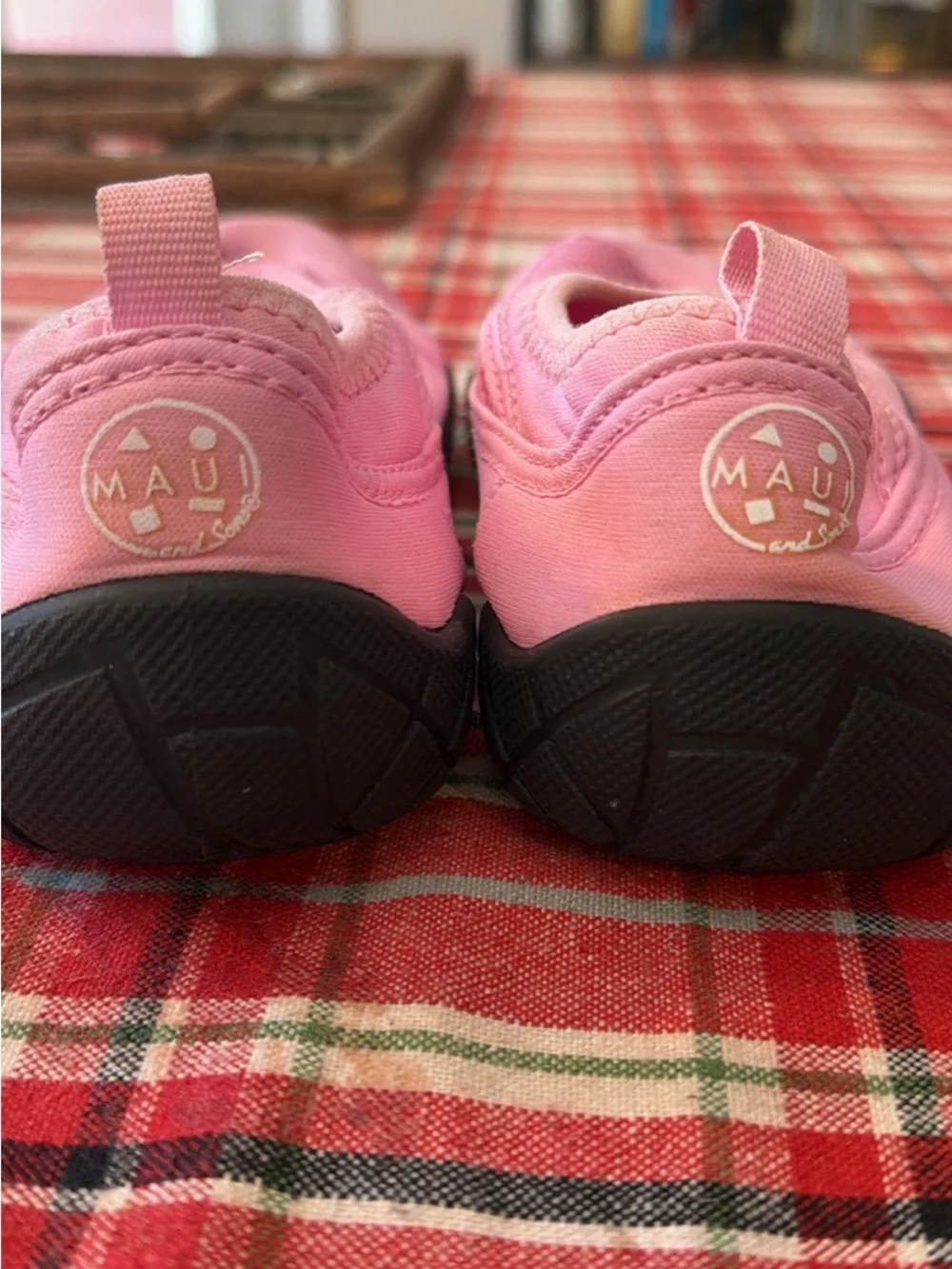 Maui and son Kids Slip-On mesh water shoes - Pink